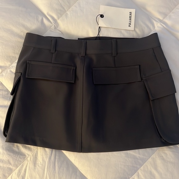 NWOT Pull&Bear micro mini tailored cargo pocket skirt in dark gray. XS - Picture 3 of 7